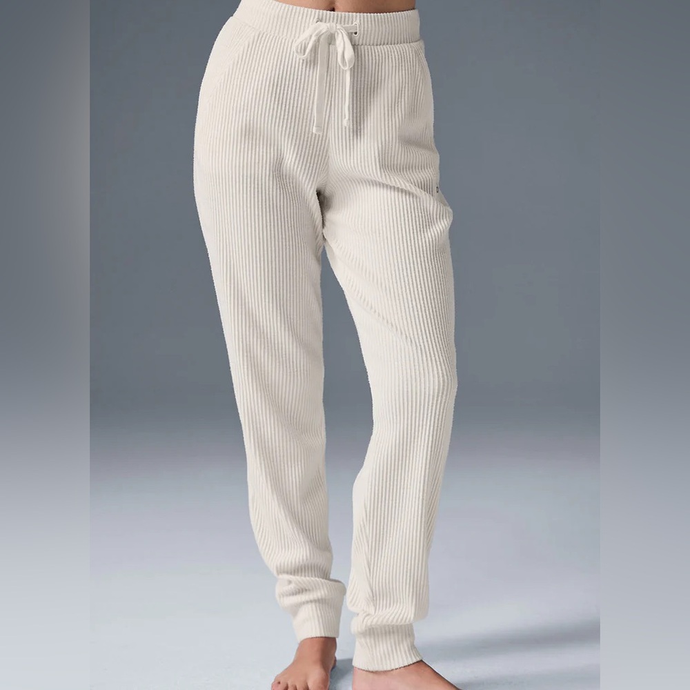 ALO Yoga Cream Ribbed Drawstring Jogger Pants